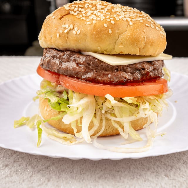 Cheeseburger (Fresh Angus) Dinner.